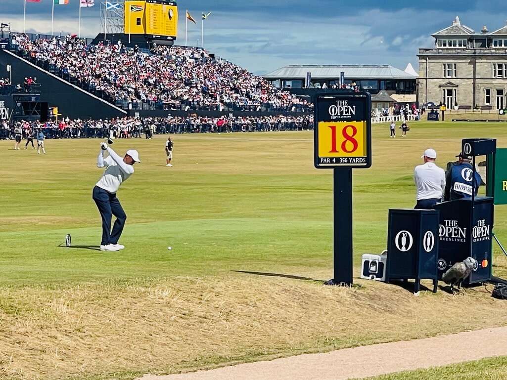 Best Couples Golf Trips: Tiger Woods on 18 at St. Andrews